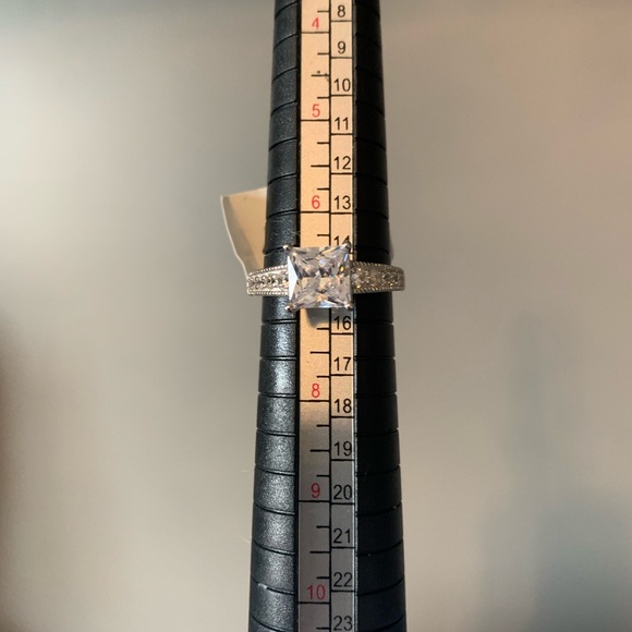 Size 7 new silver square cut ring - Picture 3 of 3